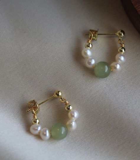 قلادات متدلية, Earring Pearl, Handmade Jewelry Tutorials, Jade Earrings, Handmade Wire Jewelry, Pearl Hoop Earrings, Funky Jewelry, Earring Posts, Hippie Jewelry