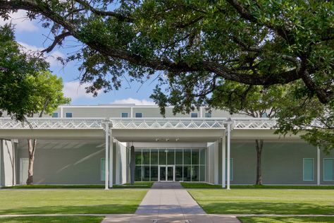 The Menil Collection in Houston, Texas Explore Houston, Things To Do In Houston, Traveling Mom, Contemporary Crafts, Free Things To Do, Free Things, Museum Of Fine Arts, Science And Nature, Summer 2022