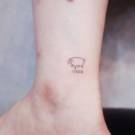 tatuaje de oveja Small Sheep Tattoo, Tattoo Sheep, Lamb Tattoo, Sheep Tattoo, 2023 Tattoo, Biblical Tattoos, Small Tats, Fire Tattoo, Discreet Tattoos