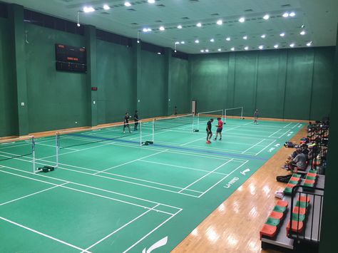 Indoor Badminton Court Design, Badminton Stadium, Innovative School Design, Indoor Tennis Court, University Interior Design, Backyard Court, Indoor Sports Court, Sports Facility Architecture, Indoor Tennis