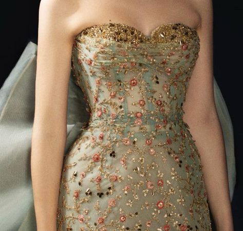 Opulence Gown, Fashion Extravagant, Extravagant Dresses, Gold Wedding Gowns, Gold Formal Dress, Best Winter Outfits, Fairytale Fashion, Prom Dress Inspiration, Fairytale Dress