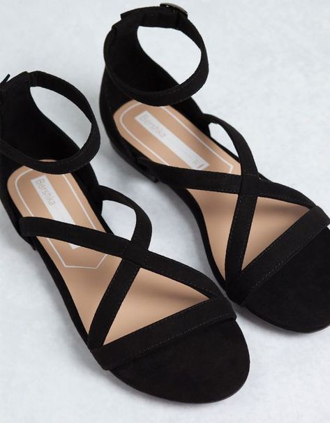 10 Sandals That You Can Wear To The Office This Summer - Society19 Heel Sandals Outfit, Pretty Sandals, Sandals Outfit, Girly Shoes, Stylish Sandals, Cute Sandals, Fashion Sandals, Pretty Shoes, Dream Shoes