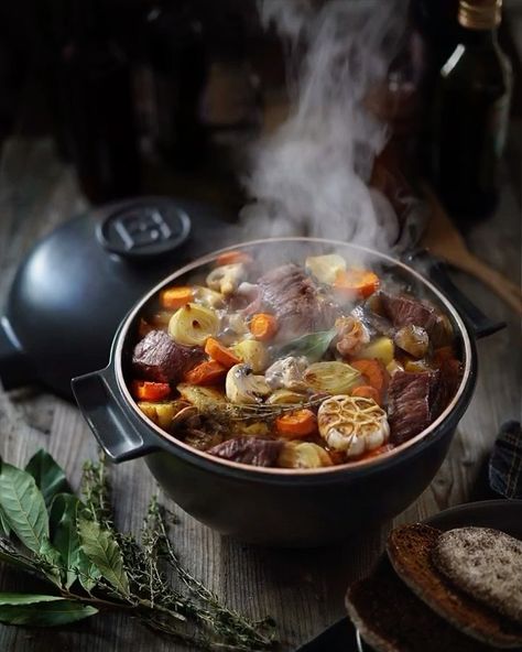 Daria Khoroshavina on Instagram: “making soups, watching my rainy window and choosing a movie for the night✨have a lovely friday my friends💛 . . варю супчики, смотрю в…” Rainy Day Recipes, Rainy Window, Photo Concept, Yummy Yummy, Rainy Day, Food Videos, Healthy Food, Soups, Beautiful Pictures