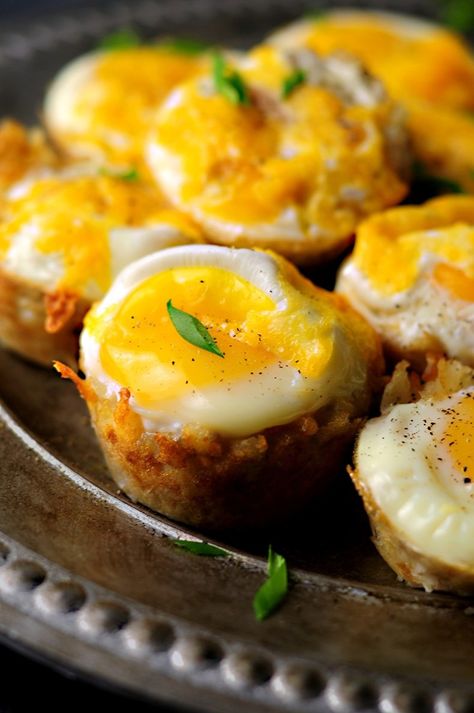 Tater Tot Cups with Eggs and Cheese Breakfast Casserole Muffins, Breakfast Egg Muffins, Eggs In Muffin Tin, Tater Tot Recipes, Tator Tots, Tater Tot Breakfast, Kids Baking, Cheese Baked, Egg And Cheese