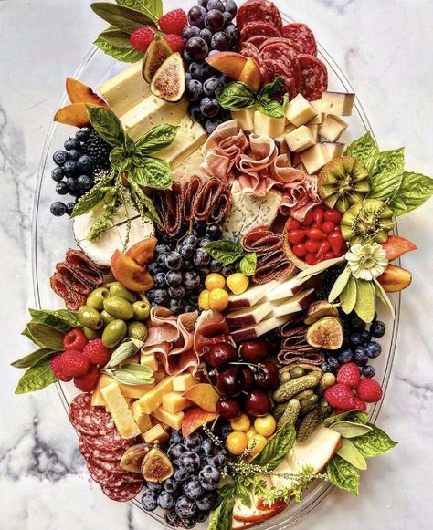 2 Tier Charcuterie Board, Small Christmas Charcuterie Board, Charcuterie Ingredients, Board Night, Charcuterie Display, Tea Party Sandwiches, Christmas Boards, Charcuterie Ideas, Meat Trays