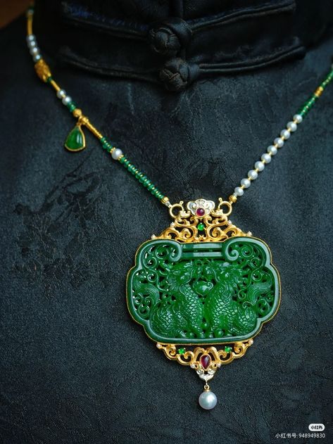 Chinese Necklace Traditional, Jade Jewelry Chinese, Chinese Jewelry Traditional, Egyptian Inspired Jewelry, Inspired Wedding Dress, Verde Jade, Jewelry Knowledge, Egyptian Inspired, Moroccan Jewelry