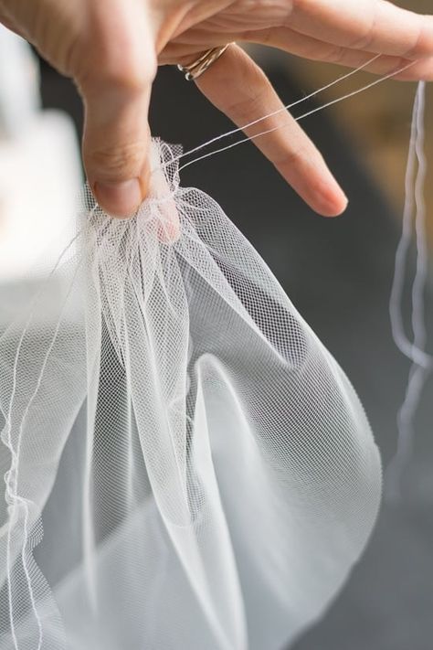 I made my own DIY veil for my wedding, and you can too! Save some cash and learn how to make a bridal veil with a comb for your wedding day. Veil Length Guide, Ruffle Veil, Diy Veil, Veils Bridal Diy, Veil Pattern, Short Wedding Veil, Wedding Veils Short, Veil Length, Veil Accessories