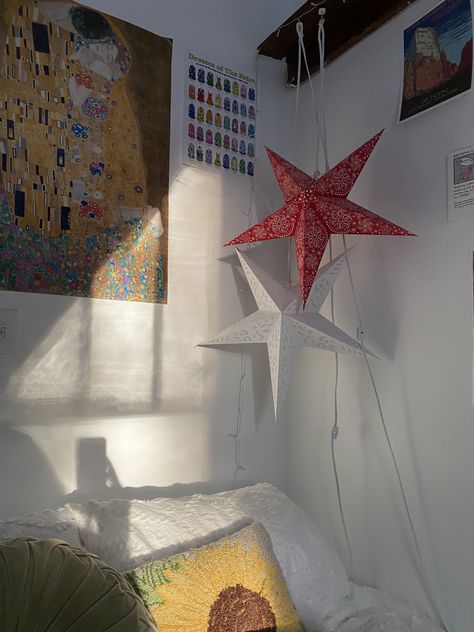 mexicali blues, sunflower, lantern, star, the kiss, bedroom, dorm Paper Lanterns In Living Room, Paper Lanterns In Bedroom, Paper Star Lanterns Bedroom, Star Dorm Room, Star Lantern Decor, Paper Lanterns Room Decor, Star Paper Lanterns, Paper Star Lamp, Paper Lantern Room Decor