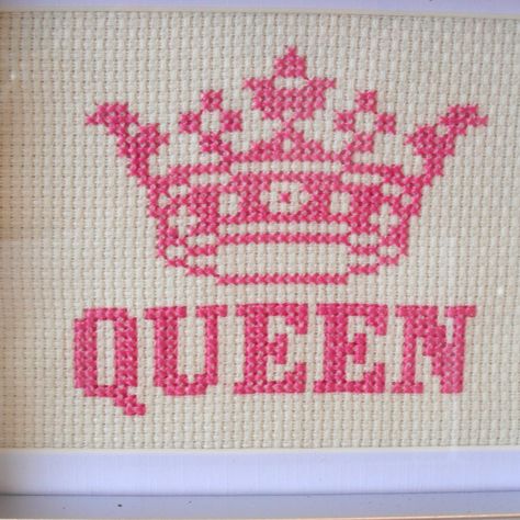 Queen 1 Crown Cross Stitch, 2024 Inspiration, Cross Stitch Fonts, Bead Weaving Tutorials, Black Cat Art, Stitch Art, Canvas Crafts, Gold Crown, Cross Stitching