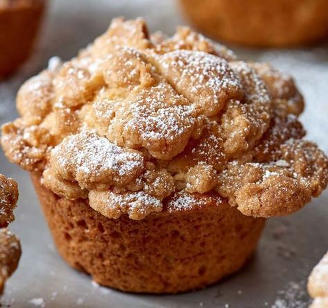 This is how bakeries make their muffins so delicious Streusel Cupcakes, Bakery Muffins, Crumb Crust, Crumb Muffins, Bakery Style Muffins, The Muffin Man, Best Brunch Recipes, Coffee Cake Muffins, Torte Cupcake