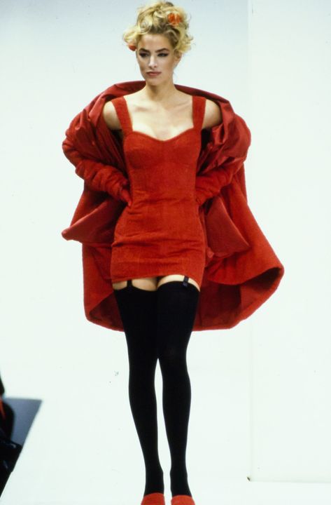 90s Runway Fashion, Runway Fashion Couture, Archive Fashion, Claudia Schiffer, Naomi Campbell, Moda Vintage, Runway Models, International Fashion, Kate Moss