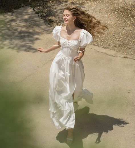 White Dresses Aesthetic, White Dress Outfit Aesthetic, Wedding Photo Aesthetic, Ethereal Outfit, Fairytale Outfits, Aesthetic White Dress, White Dress Aesthetic, Girl In White Dress, Princess Inspired Outfits