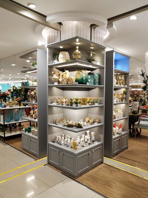 Crockery Shop Interior Design, Fragrance Retail, Interior Shop Display, Tableware Display, Column Decoration, Shoe Store Design, Showroom Decor, Housewares Store, Architecture Design Process