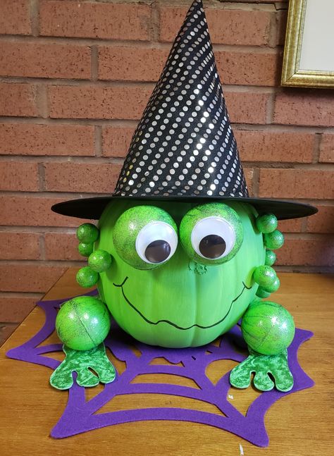 Frog Witch Halloween decorated pumpkin Literary Pumpkins Ideas, Pumpkins Decorated, Frog Pumpkin, Frog Pumpkin Painting, Decorated Pumpkin Ideas, Non Carved Decorated Pumpkins, Decorated Pumpkins Without Carving, Witch Pumpkin, Decorated Pumpkins