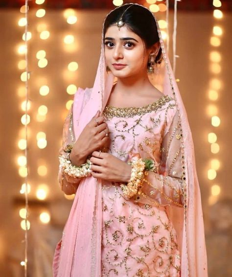 Bride Images, Tanjin Tisha, Sehar Khan, Status Aesthetic, Teacher Looks, Pakistan Drama, Affan Waheed, Aesthetic Status, Guru Randhawa