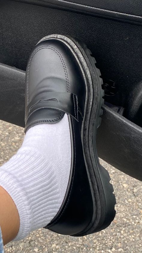 School Shoes Men, Loafers Aesthetic, Black Men Fashion Urban, Men Aesthetic, Classy Shoes, Men Sneakers, Black Loafers, Cute Comfy Outfits, Charles Keith