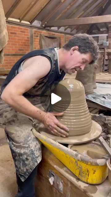 Pottery On Wheel, Pottery Studio Aesthetic, Wheel Pottery Ideas, Pottery Wheel Ideas, Pottery Training, Ceramic Arts Daily, Throwing Clay, Diy Plaster, Wheel Throwing