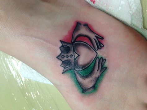 Italian flag claddagh Italian And Irish Tattoo, Irish Italian Tattoo, Italian Flag Tattoo, Italian Tattoo Ideas, Butterfly Ankle Tattoos, Tattoo Ideas Simple, Italian Tattoos, Simple Images, Card Tattoo Designs