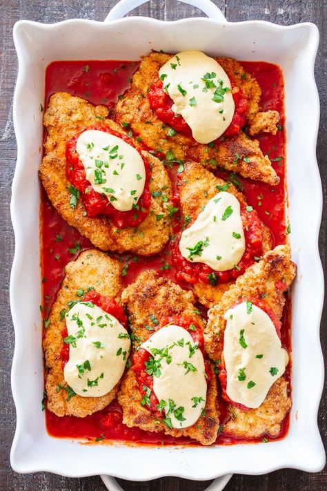 This dairy-free and Paleo Chicken Parmesan has all the flavors of the real deal! Crisp “breaded” chicken cutlets are layered with marinara and a flavor-packed cashew “cheese” sauce that’s perfect for any special dinner. Gluten-free, no sugar added, dairy-free. Paleo Running Momma, Cashew Cheese Sauce, Breaded Chicken Cutlets, Paleo Chicken Recipes, Diner Recept, Cashew Cheese, Sweet Potato Noodles, Paleo Chicken, Paleo Dinner