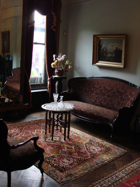 Park Slope, Brooklyn Victorian Brownstone Old School House Decor, Dark Academia Room Ideas, Victorian Carpet, Walburga Black, Park Slope Brooklyn, Victorian Home Decor, Victorian Interiors, Victorian Aesthetic, Dark Interiors