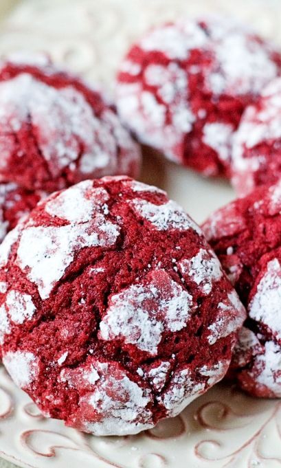 Red Velvet Crinkle Cookies – easy and festive crinkle cookies made from scratch! They will be perfect for your Christmas cookie plate! Cake Crinkle Cookies, Red Velvet Cake Mix Cookies, Red Velvet Crinkles, Red Velvet Cookie Recipe, Red Velvet Crinkle Cookies, Best Cake Mix, Crinkle Cookies Recipe, Velvet Cookies, Cookies From Scratch