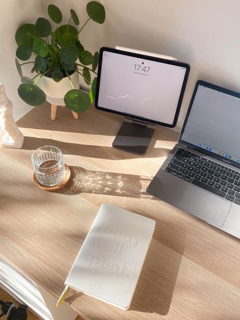 Desk Inspiration, Workspace Inspiration, Study Space, Study Motivation Inspiration, Work Desk, Studying Inspo, Desk Set, Study Inspiration, Office Inspiration