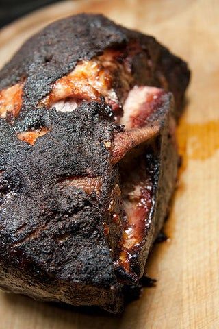 Pulled Pork Grill Recipe, Grilled Pulled Pork, Ribeye Recipe, Bbq Pulled Pork Recipe, Roast Steak, Weber Kettle, Grilled Roast, Shoulder Roast, Kettle Grills