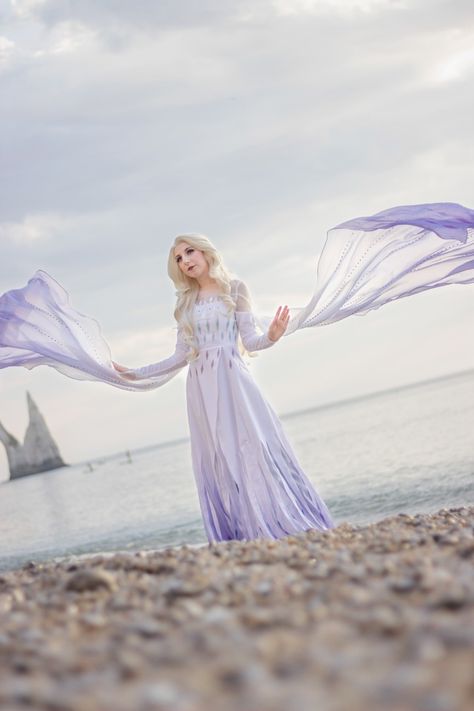 Elsa Spirit Dress, Elsa Frozen 2 Cosplay, Elsa Photoshoot, Encanto Oc, Frozen Makeup, Princess Photoshoot, Rundisney Princess, Elsa Outfit, Elsa Photos