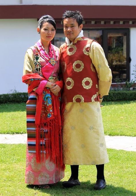 Culture of Sikkim | Custom, Tradition and Lifestyle | Jugaadin News Sikkim Clothes, Sikkim Culture Art, Sikkim Traditional Dress, Culture Of Sikkim Drawing, Sikkim Outfit, Sikkim Nature, Indie Outfits Men, Chess Books, Biodata Format