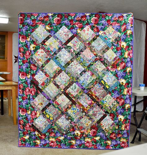 Floral Quilt Patterns, Log Cabin Blocks, Watercolor Quilt, Log Cabin Quilt Pattern, Log Cabin Quilt Blocks, Quilting Designs Patterns, Pattern Quilt, Flower Quilts, Scrap Quilt Patterns