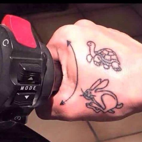 Motorcycle Humor, Best Tattoo Ever, Motorcycle Tattoos, Bike Tattoos, Biker Tattoos, Biker Quotes, Geniale Tattoos, Bobber Chopper, 웃긴 사진