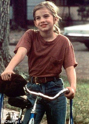 Anna Chlumsky in 1991 movie My Girl. Anna Chlumsky, Iron Lady, The Iron Lady, Child Star, Comedy Series, All Grown Up, Grown Up, The Red Carpet, Red Carpet