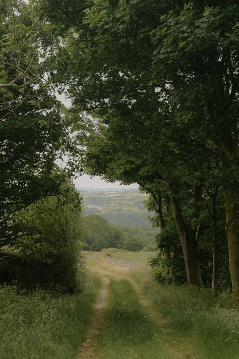 English Countryside Aesthetic, Countryside Wallpaper, England Aesthetic, England Countryside, Uk Summer, English Summer, Village Photos, British Summer, Countryside House