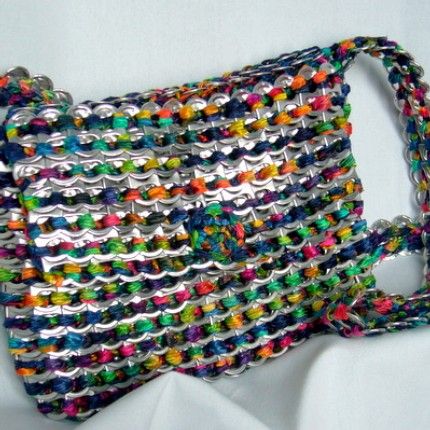 pop tab purse - Elsie! Now we have a purpose for those tabs! Pop Top Crafts, Pop Tab Purse, Pop Tab Bracelet, Pop Can Crafts, Beer Crafts, Soda Tab Crafts, Pop Can Tabs, Can Tab Crafts, Soda Can Tabs