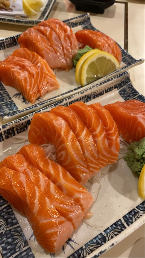 Salmon Sashimi Aesthetic, Sashimi Aesthetic, Sushi Salmon, Salmon Sashimi, Food Innovation, Foreign Food, Food Drinks Dessert, Fair Food Recipes, Food Obsession