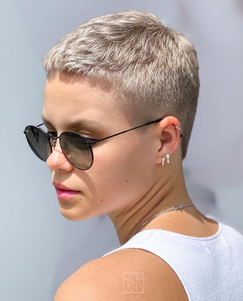 Super Short Haircuts, Buzz Cut Hairstyles, Short Shaved Hairstyles, Really Short Hair, Very Short Haircuts, Short Hair Pixie Cuts, Super Short Hair, Edgy Short Hair, Very Short Hair