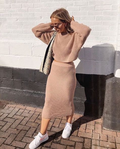 Knit Skirt Outfit, Zara Style, Hijab Fashionista, Skirt And Sneakers, Inspired Outfits, Casual Sets, Mode Inspiration, Knit Skirt, Winter Fashion Outfits