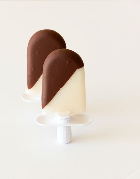 Chocolate Dipped Pear Popsicles Pear Popsicles, Gluten Free Egg Free Recipes, Frozen Yogurt Smoothie, Pear Dessert Recipes, Feingold Diet, Vegan Recepies, Pear Dessert, Summer Eats, Picky Toddler