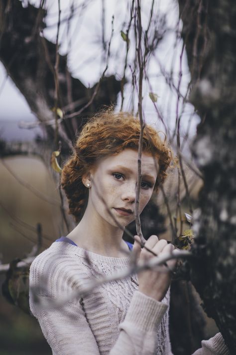 Cloudy Day Photoshoot, Cloudy Day Photography, Cloudy Photography, Red Hair Freckles, Outdoor Portrait Photography, Environmental Portraits, Beach Portraits, Outdoor Portraits, Photography Challenge