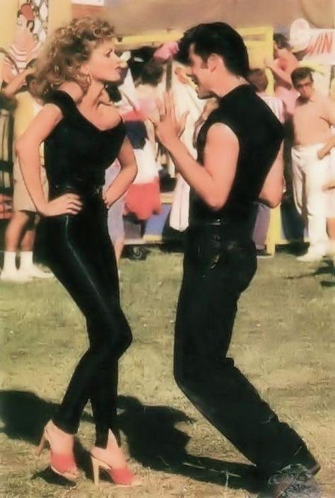 Olivia Newton-John and John Travolta in Grease - 1978 Johnny Travolta, Grease Aesthetic, Sandy Costume, Grease John Travolta, Stevie Nicks Young, Sandy And Danny, Grease 1978, Grease Movie, Grease Is The Word