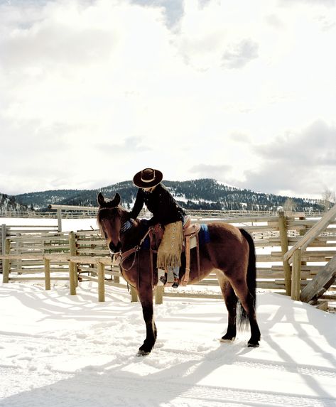 Montana Winter: Horseback Riding in the Snow and Après-Ski Barbecue | Condé Nast Traveler Montana Aesthetic, Ranch In Montana, Montana Winter, Montana Style, Montana Ranch, Cowboy Aesthetic, Big Sky Montana, Cowgirl And Horse, Ski Girl