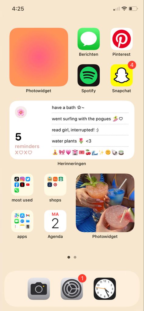 Best Phone Organization, Widget Iphone Organization, What Is On My Iphone, Iphone Set Up Aesthetic, Iphone 11 Theme Ideas, Iphone 12 Aesthetic Homescreen, Iphone Phone Screen Ideas, Berry Avenue Jean Codes, Summer Phone Organization