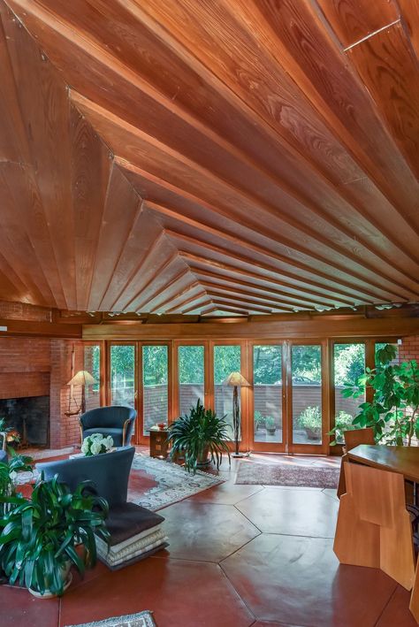 Hexagonal Frank Lloyd Wright ‘Usonian’ house for sale for $995K in Glen Ridge, New Jersey | 6sqft Usonian House Plans, Hexagonal House, Frank Lloyd Wright Interior, Frank Lloyd Wright Usonian, Usonian House, Lloyd Wright Architecture, Frank Lloyd Wright Buildings, Frank Lloyd Wright Architecture, Frank Lloyd Wright Design