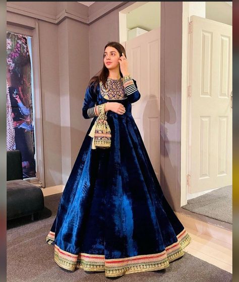 Velvet Gown Designs Indian, Velvate Dress Design Gown, Valvat Dresses Simple, Velvet Dress Designs Indian, Hairstyle For Skirt And Top, Long Traditional Gowns Indian, Velvet Maxi Dress Pakistani, Velvet Lehenga Designs, Velvet Dress Designs Gowns