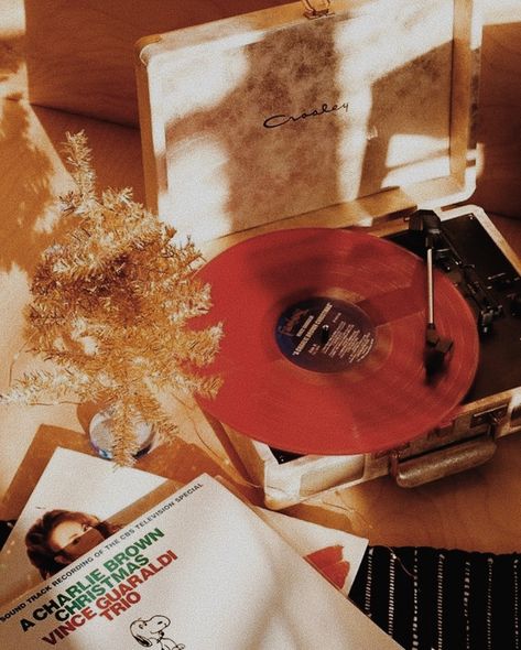 Red Record Player, Record Player Aesthetic, Red Record, Player Aesthetic, Aesthetic Things, Record Player, Christmas Wallpaper, Holiday Christmas, Winter Christmas