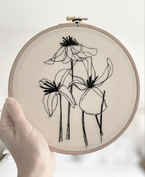 Home Decor Embroidery Ideas, Black Hand Embroidery, Monochrome Embroidery, Illustration Embroidery, Black And White Embroidery, Simple Hand Embroidery Patterns, Embroidery Wall Art, Blackwork Embroidery, Hand Embroidery Videos