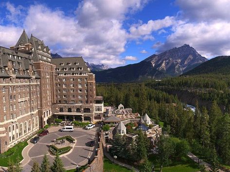 Fairmont Banff Springs - Rocky Mountain Bride Banff Springs Hotel, Banff National Park Canada, Fairmont Banff Springs, Fairmont Banff, Honeymoon Inspiration, Mountain Bride, Valley View, Mountain Resort, Banff National Park