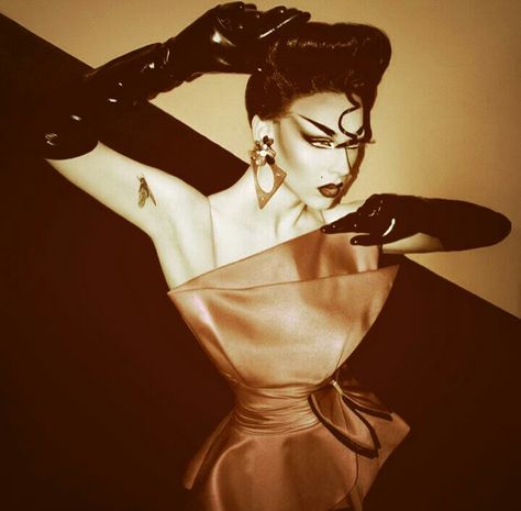 Violet Chachki - Season 7 RuPaul's Drag Race. Drag Queens Aesthetic, Violet Chachki Aesthetic, Violet Chachki Makeup, 80s Drag, Drag Aesthetic, Violet Chachki, Rupaul Drag Queen, Drag Makeup, Rupaul's Drag Race