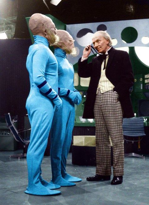 Colorized Sensorites 1st Doctor, Best Sci Fi Shows, Doctor Who Wallpaper, Doctor Who Cosplay, Sci Fi Tv Series, Doctor Who Companions, Doctor Who Tv, William Hartnell, Classic Doctor Who