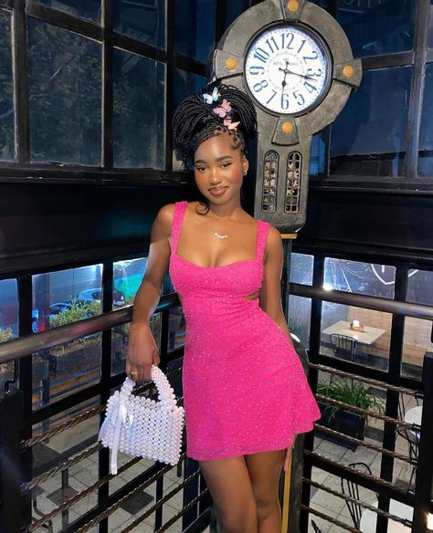 Birthday Outfits Ideas, Dinner Date Night Outfit, Baddie Birthday, Pastel Pink Dress, Classy Prom Dresses, Effortlessly Chic Outfits, Black Femininity, Birthday Outfits, Pink Outfits